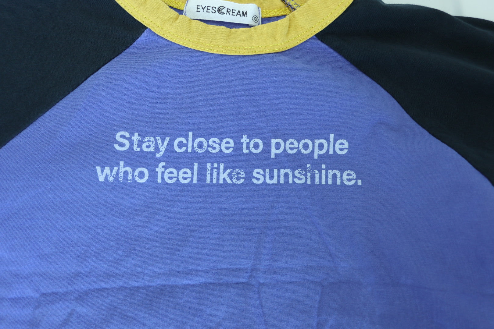 Stay close Tee